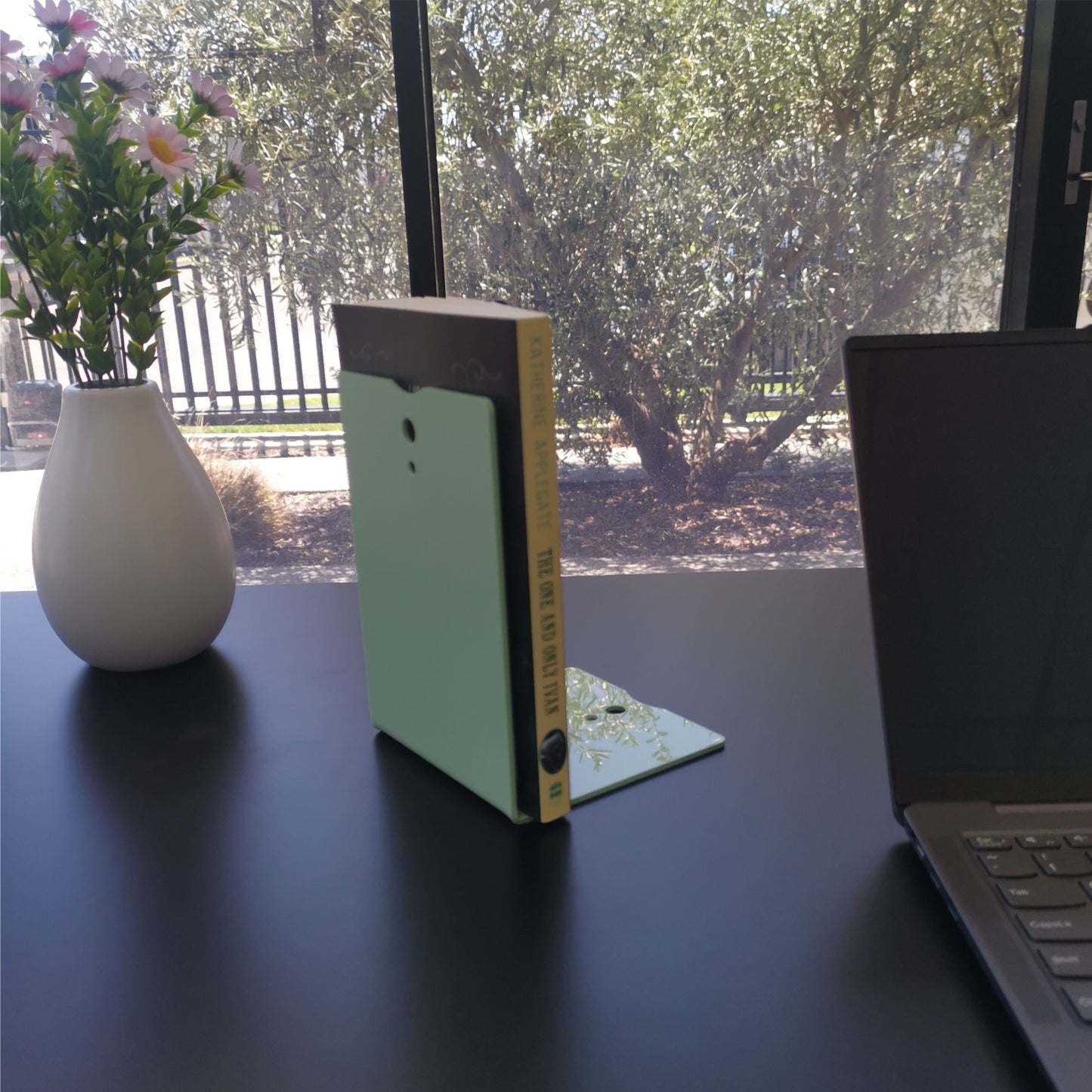 Bookshelf divider, book holder, book divider